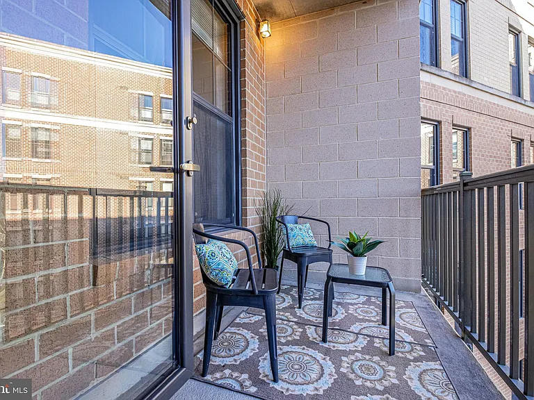 444 W Broad St #523 — Photo 17
