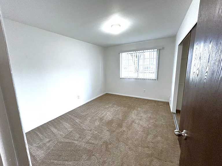 Charter Oaks Apartments — Photo 40