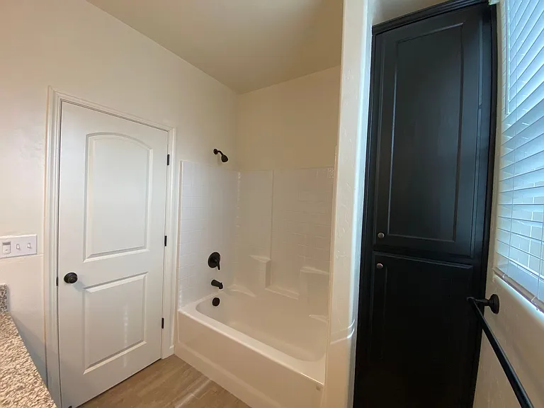 3212 N Noyes Ct — Photo 10