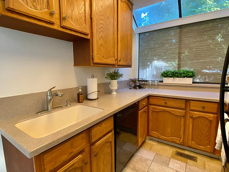 2509 Garfield Ct — Photo 2
