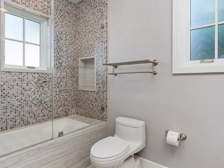 1215 E Balboa Blvd — Photo 29