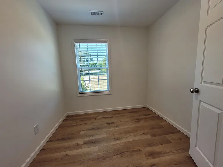 115 Dorchester Ln — Photo 12