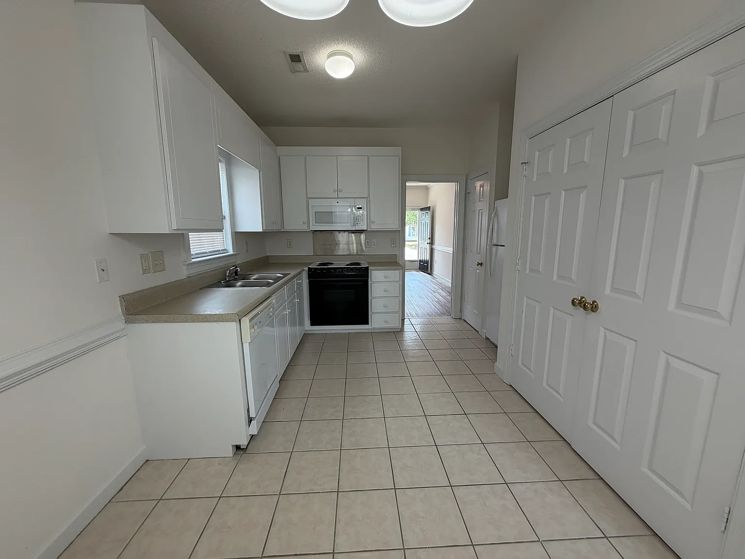 2 bed, 950 sqft, $1,295 — Photo 3
