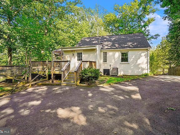 3rd image of 18418 Woodland Dr