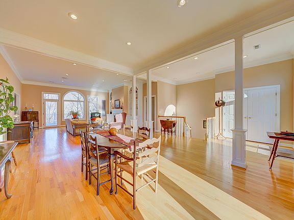 3rd image of 7039 Campbell Dr