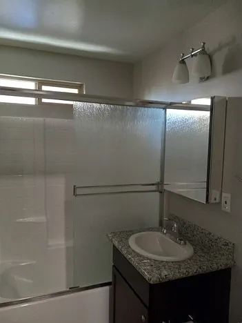 1131 Emory St — Photo 5