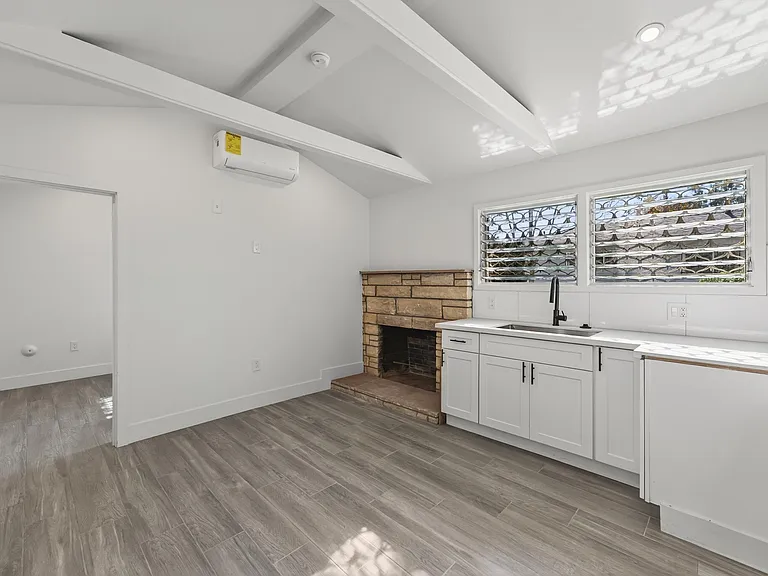 1616 S Norton Ave — Photo 9