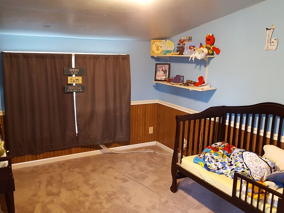 Upstairs Bedroom 