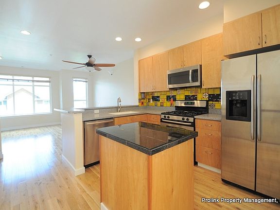 2nd Lvl - Kitchen/Living Rm