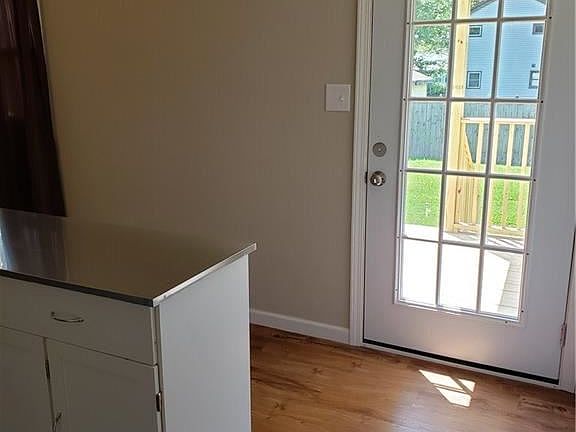 4th image of 6652 Putnam Dr