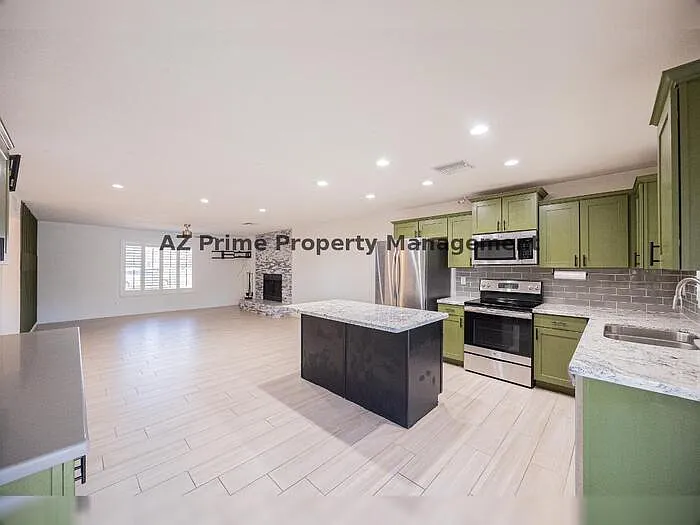 17601 N 18th Dr — Photo 9