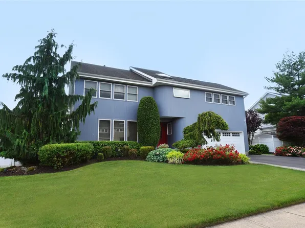 34 Daffodil Drive, Farmingdale, NY 11735