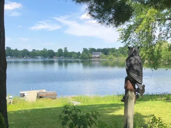 1072 Maple Heights Dr, White Lake, MI 48386