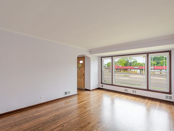 5th image of 690 E Sibley Blvd
