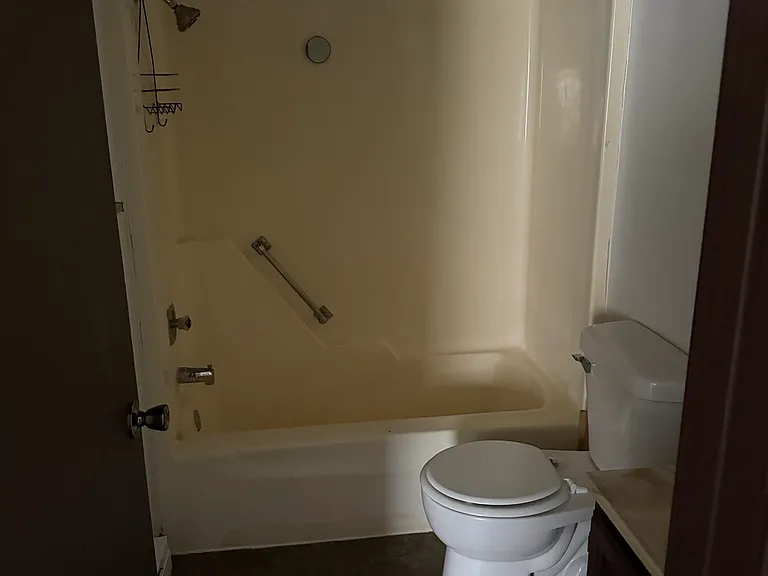 436 Martin Rd E — Photo 8