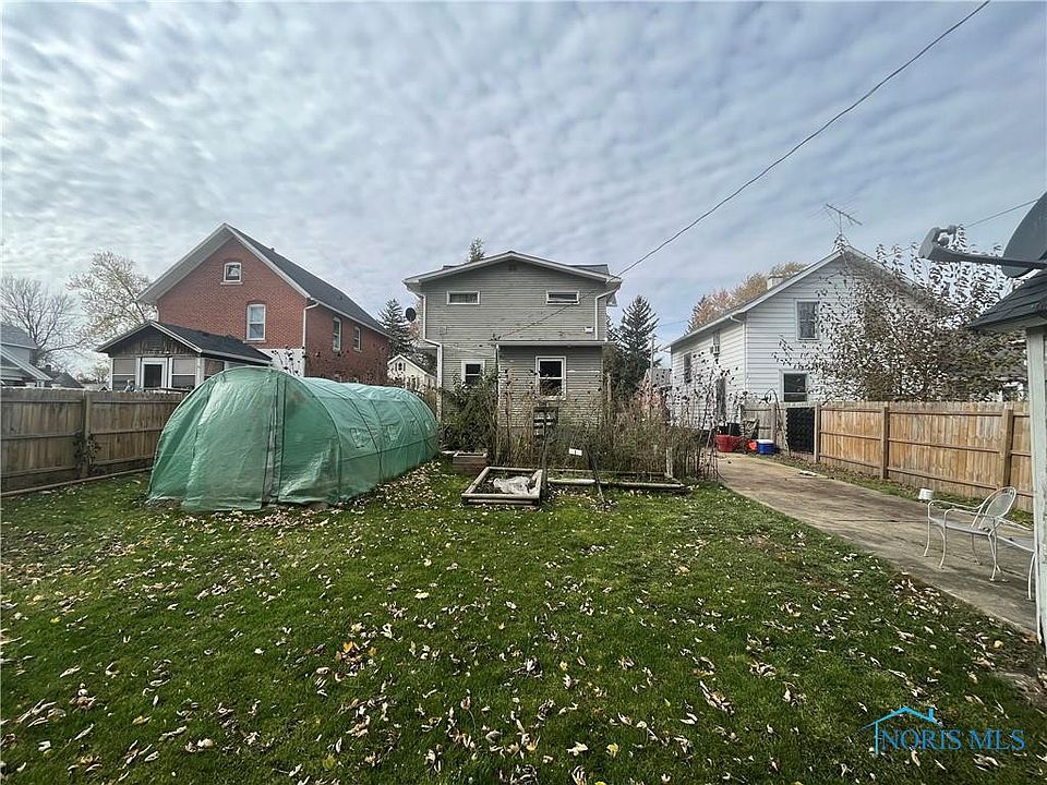 2nd image of 916 Lumbard St
