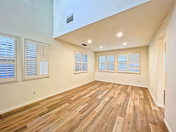 3rd image of 247 Dragonfly Cir
