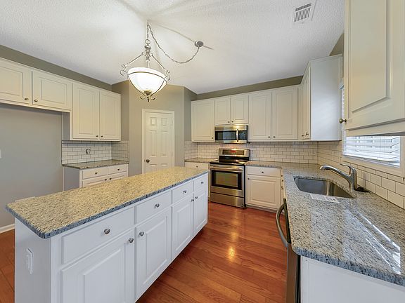 3rd image of 448 The Gables Dr