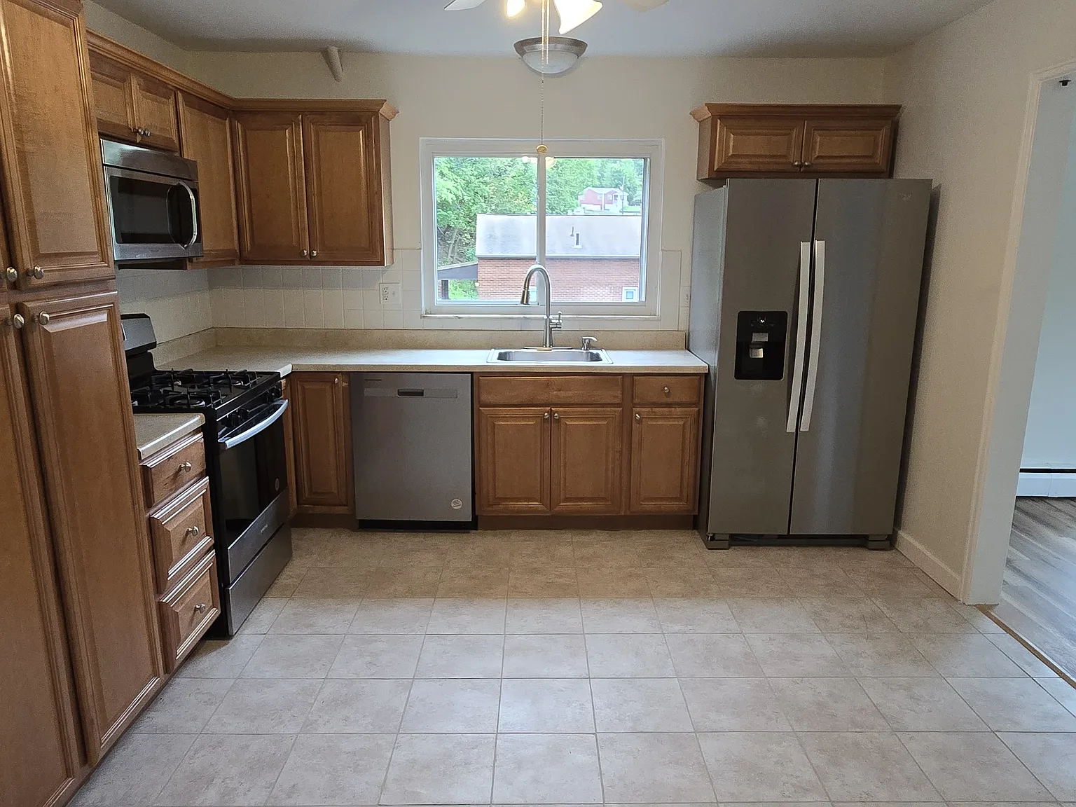 3 bed, 1500 sqft, $1,600 — Photo 1