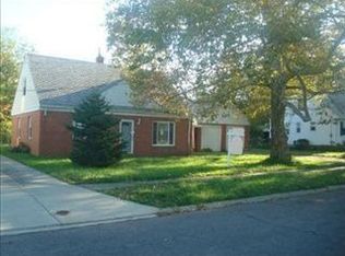324 Camino Dr, Willowick, OH 44095