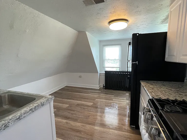 1435 Elm St #3 — Photo 4