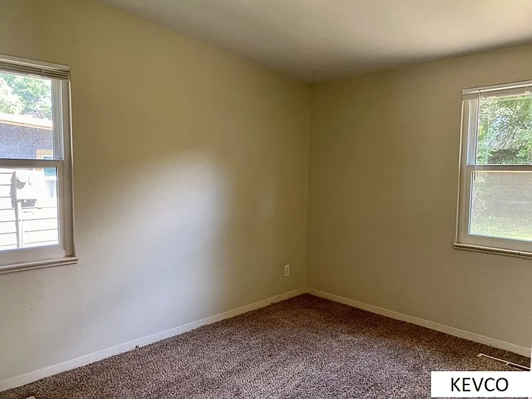 727 W Prospect Rd — Photo 13
