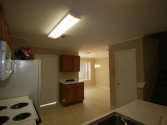 4th image of 956 Birnham Woods Blvd