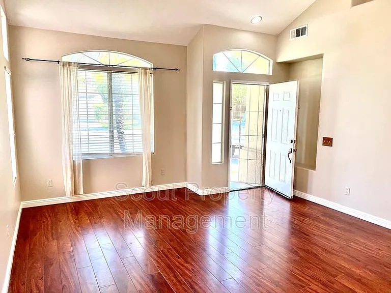 39511 Bainbridge Cir — Photo 2