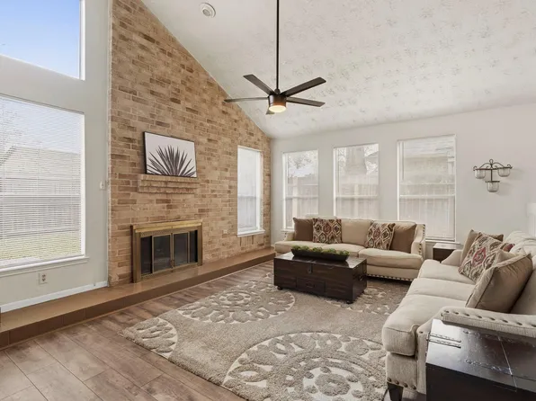 1903 Barons Gln, Sugar Land, TX 77478