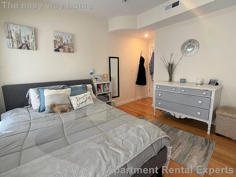 527 Main St #2 — Photo 13