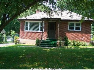 102 Pershing St, Bloomfield, CT 06002