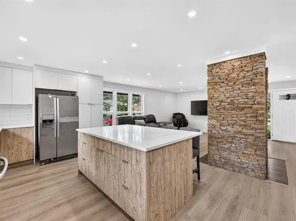 104 S Silver Springs Grn NW, Calgary, AB T3B 3Y9