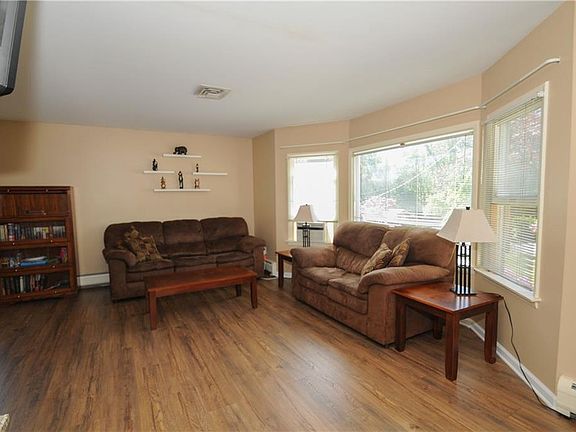 3rd image of 42 Orchard St