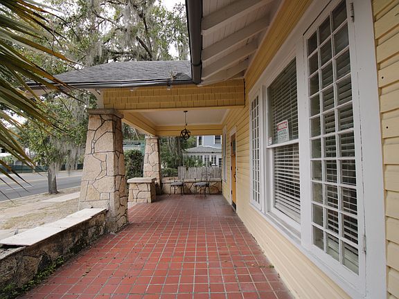 3rd image of 834 E University Ave