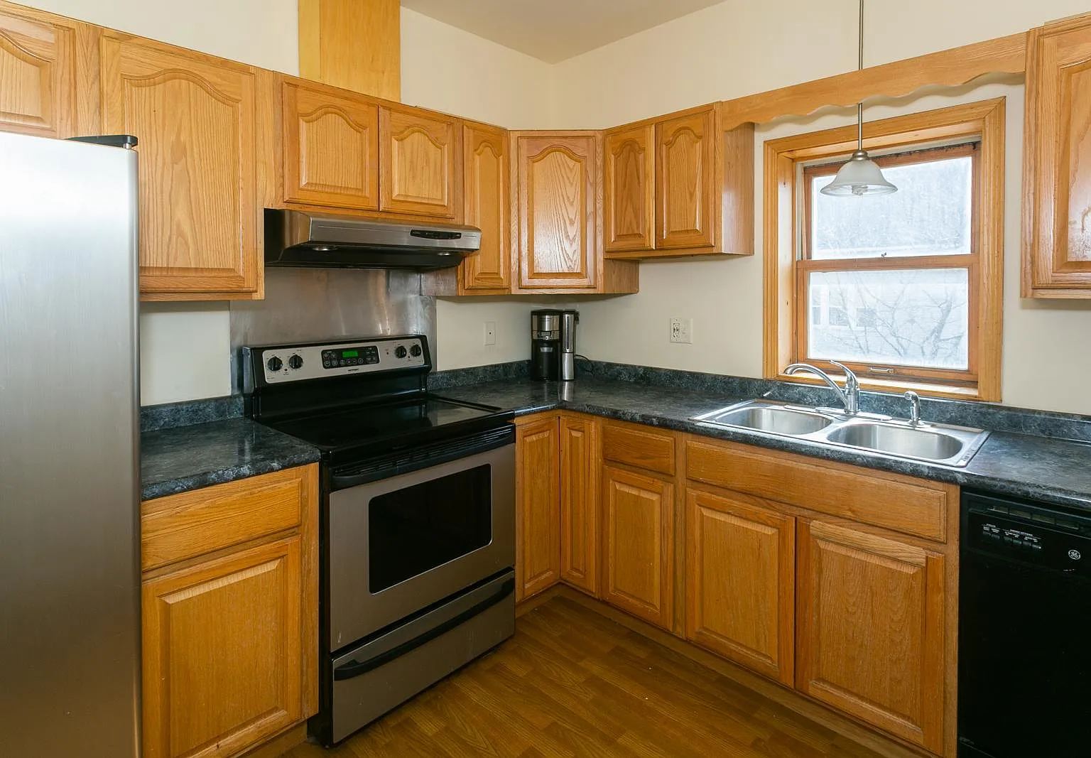 2 bed, 900 sqft, $1,750 — Photo 2