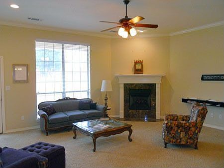4th image of 1131 Cresthaven Dr