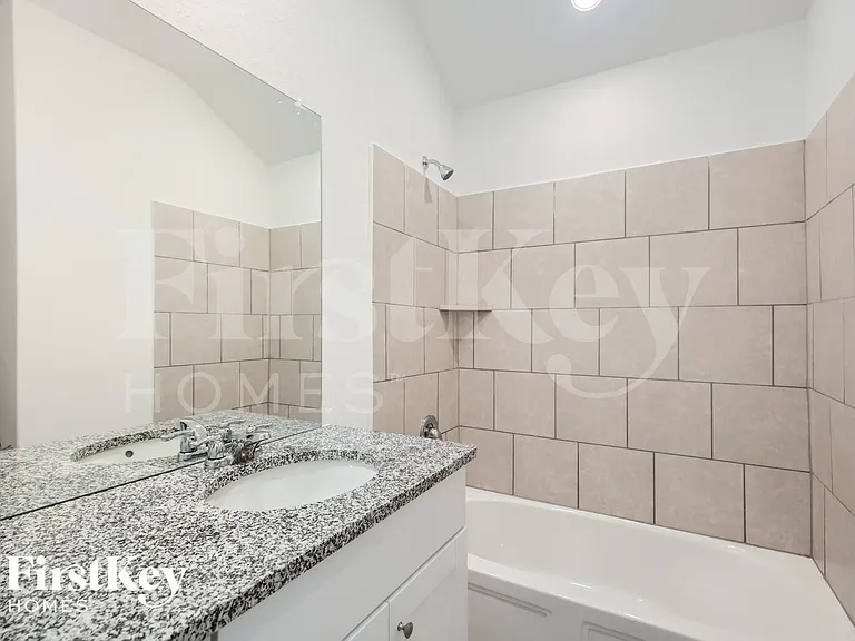 1204 Treehouse Ln — Photo 24