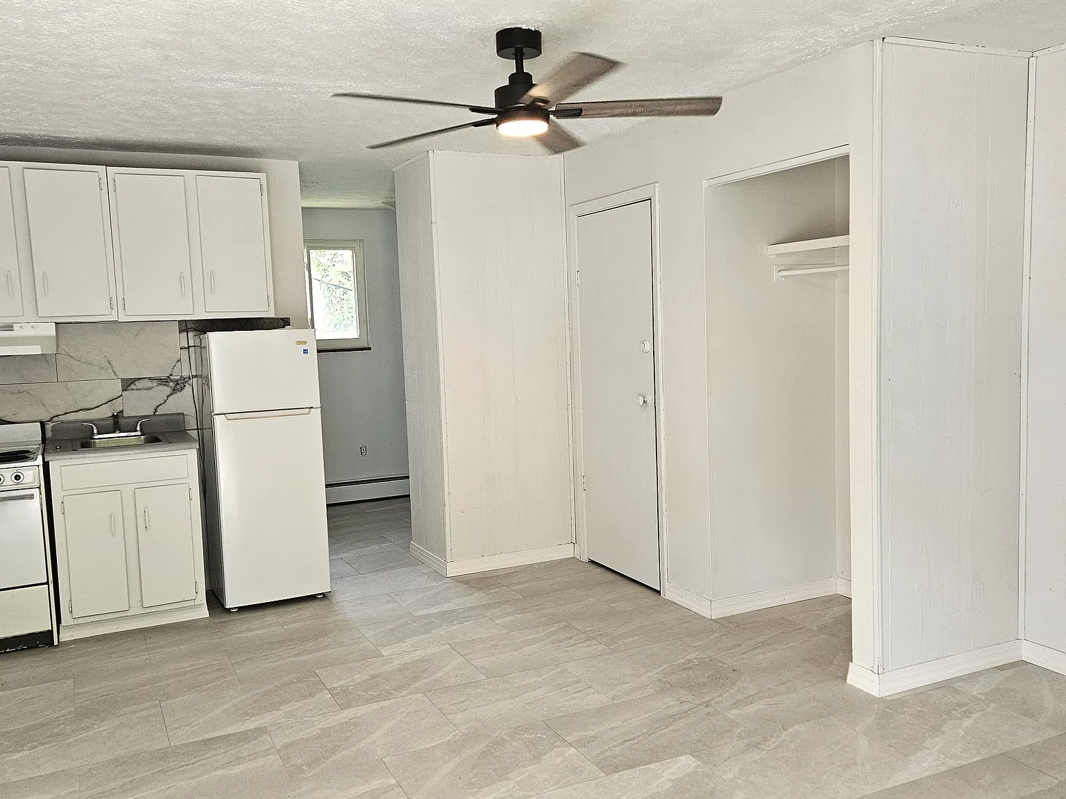Studio, 400 sqft, $595 — Photo 2