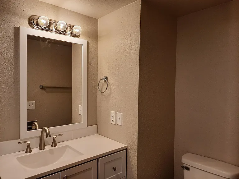 EN0064 James St Duplex- 2 Units — Photo 22