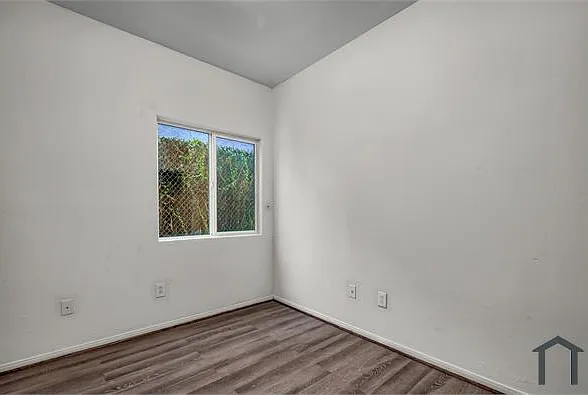 8318 S San Pedro St — Photo 7