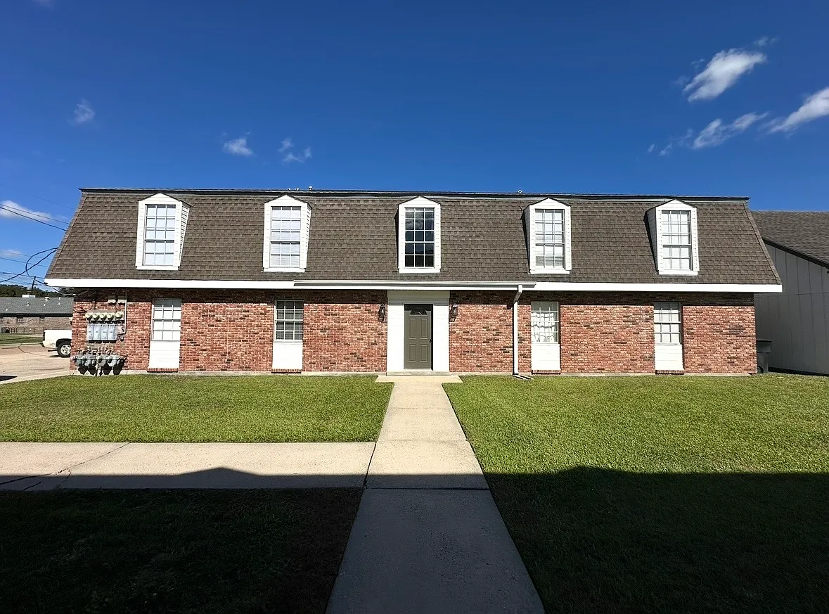 202 Omega St — Photo 1