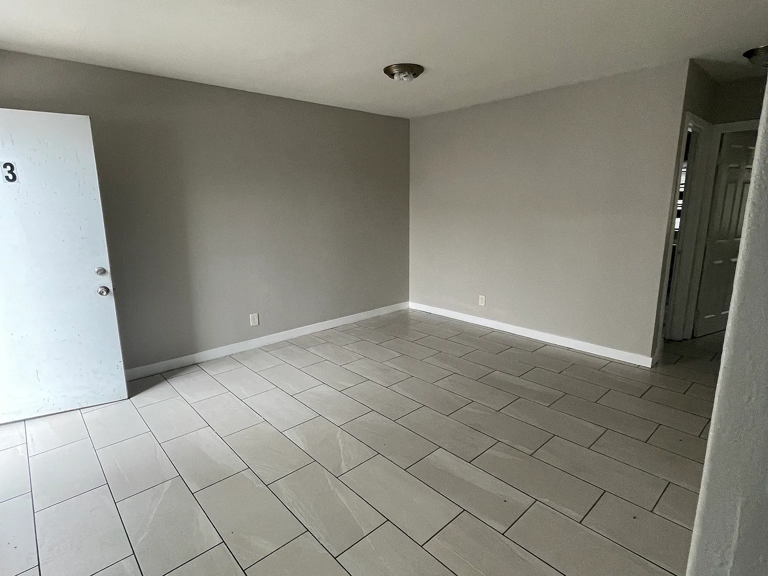 2 bed, 700 sqft, $1,100 — Photo 2