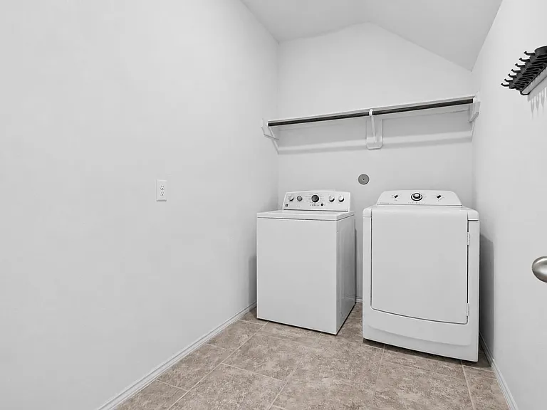 166 Meadow Grove Dr — Photo 45