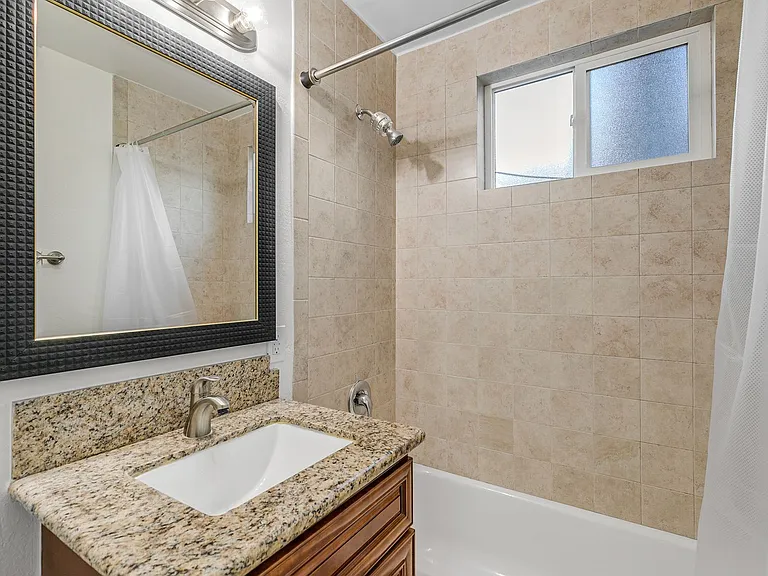 14616 Magnolia Blvd — Photo 13