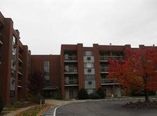 4975 Washington St #101, West Roxbury, MA 02132