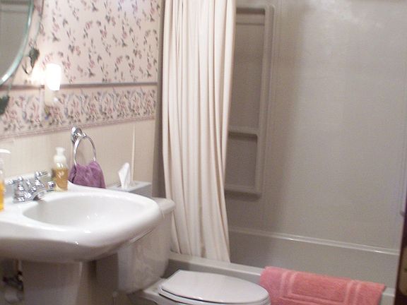 Main Floor Full Bath