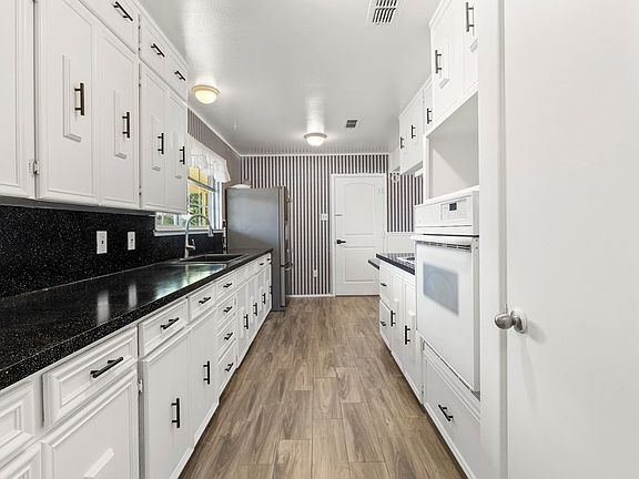 2nd image of 1418 E Crescent Dr