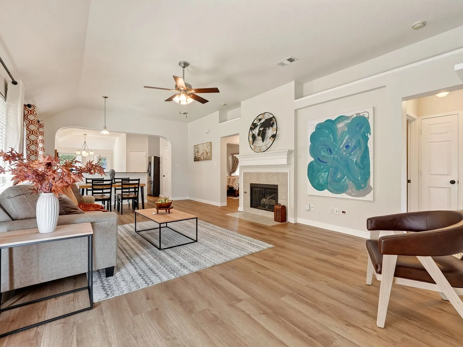 3 bed, 2.0 bath, 1631 sqft, $2,500 — Photo 3