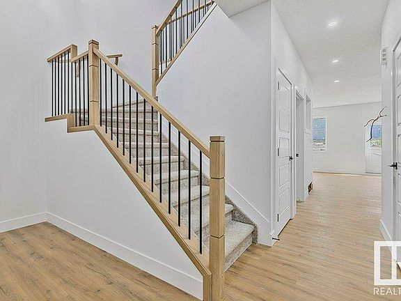 4th image of 81 Silverstone Dr