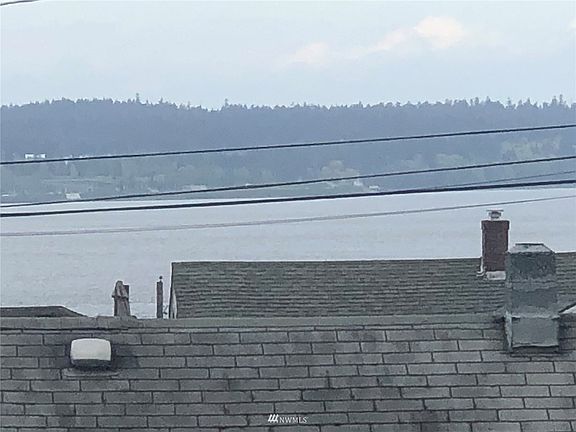 4th image of 4946 -4948 La Hal Da Avenue NE